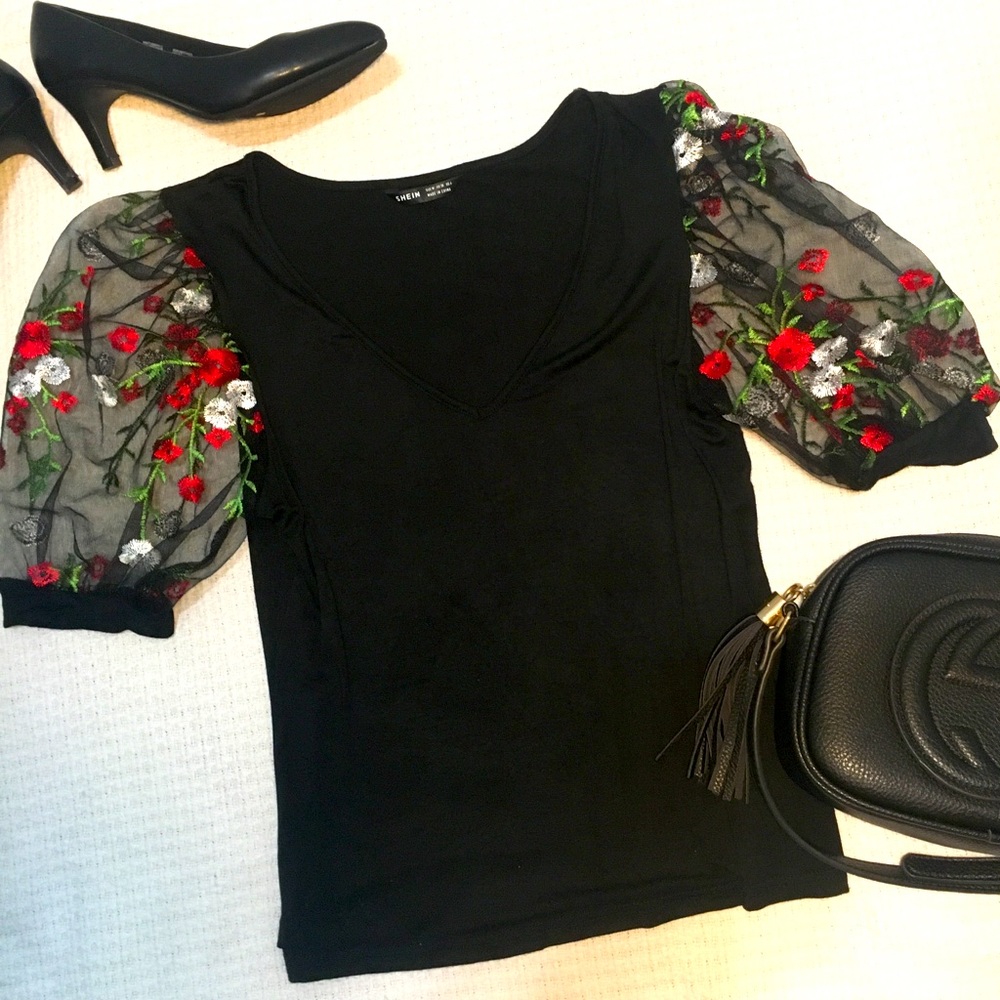 Embroidered sleeve 🌹 top